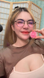 ลูกบาส ใส่แว่น